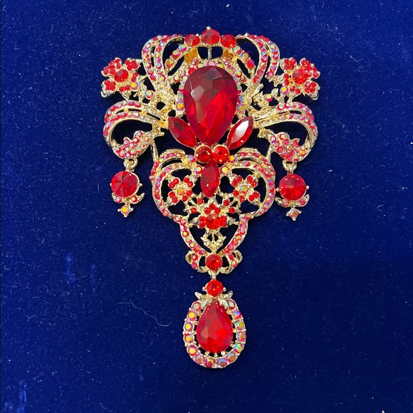 Large crimson red statement brooch a real eye catcher - Picture 3 of 3
